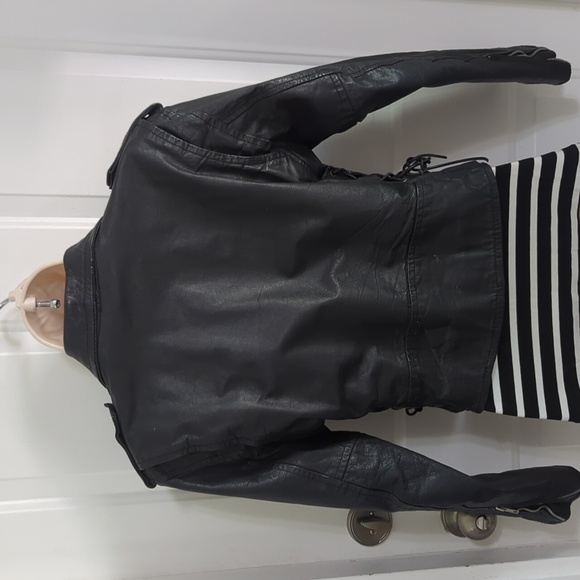 Vintage Cropped Leather Biker Jacket - Picture 3 of 10